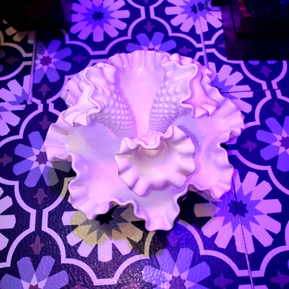 Beautiful milk glass Fenton tulip vase. Belonged to my great grandmother.